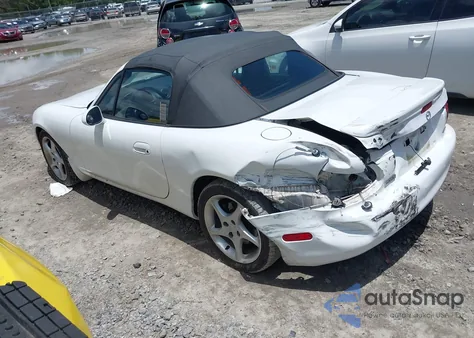 2003 Mazda Mx-5 Miata Cloth/Ls/Se/Shinsen z USA, uszkodzony, nr VIN JM1NB353230312863